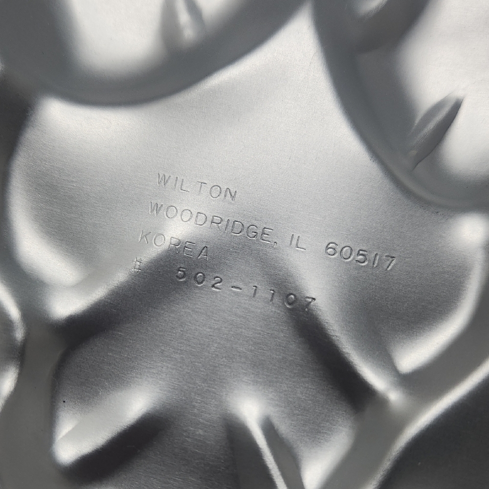 Wilton Cake Pan Baking Mold - Picture 3 of 6